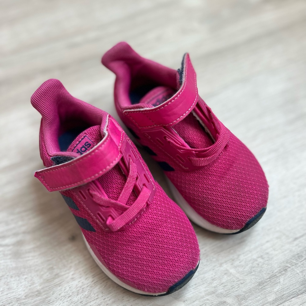 Adidas toddler sneaker size 7 worn once